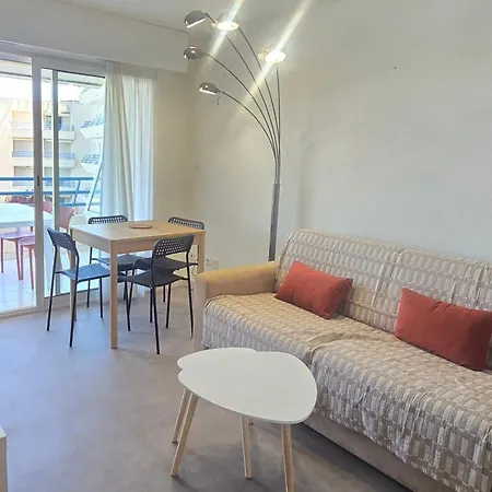 Apartament For 4 With Pool 350m From